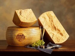 Latteria Soresına Grana Padano Teker Parmesan - Latteria Soresına
